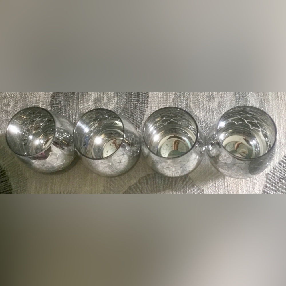 Pier 1 Silver Trellis Design Stemless wine Glass
Set of FOUR NWT